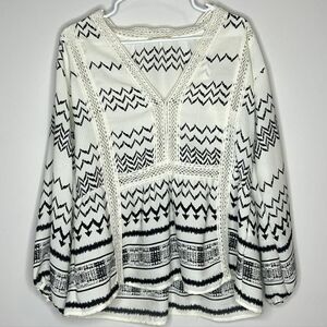 Hummingbird Cream & Black V-Neck Zigzag Knit Top